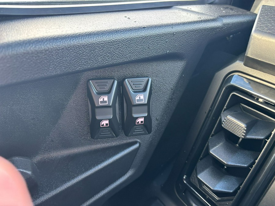 2026 Can-Am Defender MAX XT CAB HD11