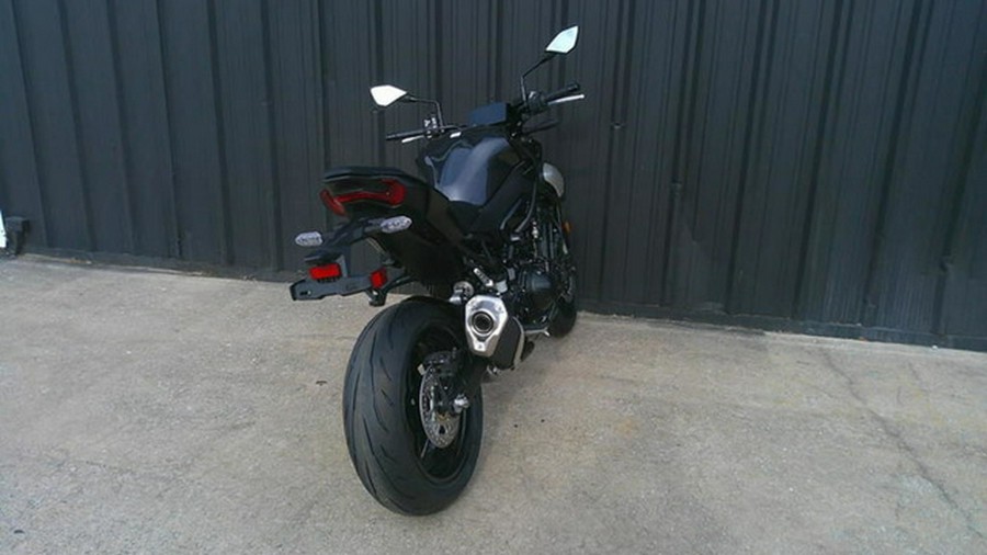 2025 Kawasaki Z900 ABS Metallic Spark Black/Metallic Carbon Gray