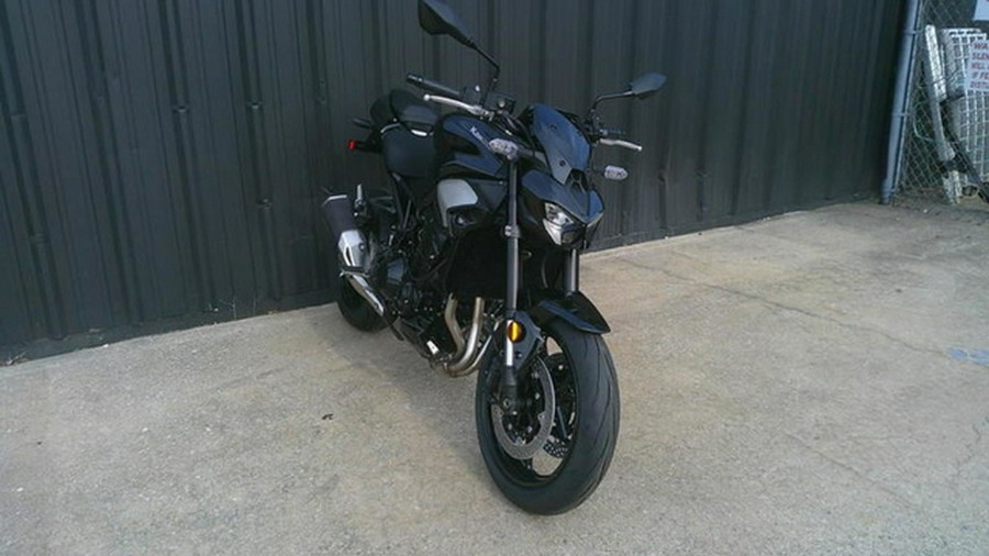 2025 Kawasaki Z900 ABS Metallic Spark Black/Metallic Carbon Gray
