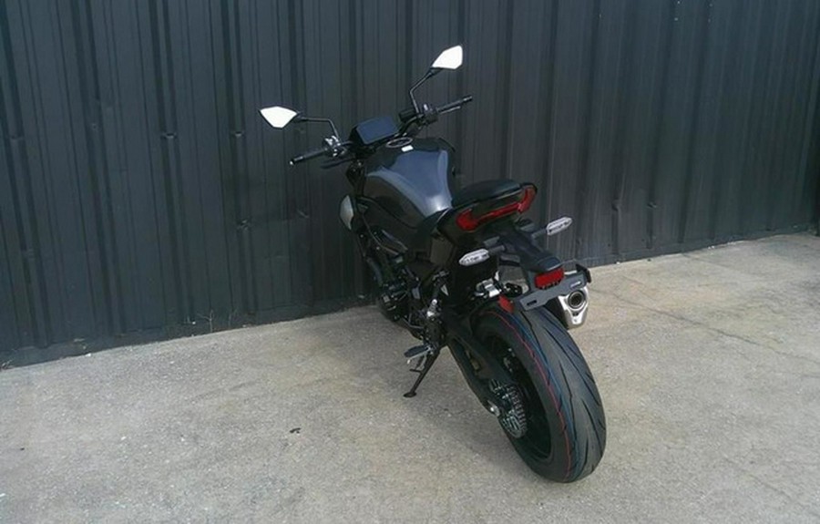 2025 Kawasaki Z900 ABS Metallic Spark Black/Metallic Carbon Gray