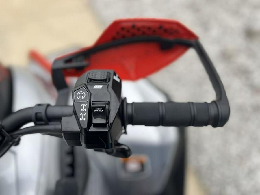 2026 Can-Am® Renegade X mr 1000 R Hyper Silver & Legion Red