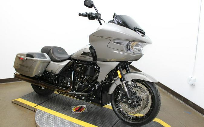 2023 Harley-Davidson® CVO™ Road Glide™ DARK PLATINUM