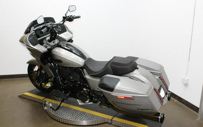 2023 Harley-Davidson® CVO™ Road Glide™ DARK PLATINUM