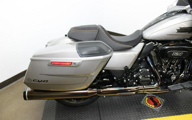 2023 Harley-Davidson® CVO™ Road Glide™ DARK PLATINUM