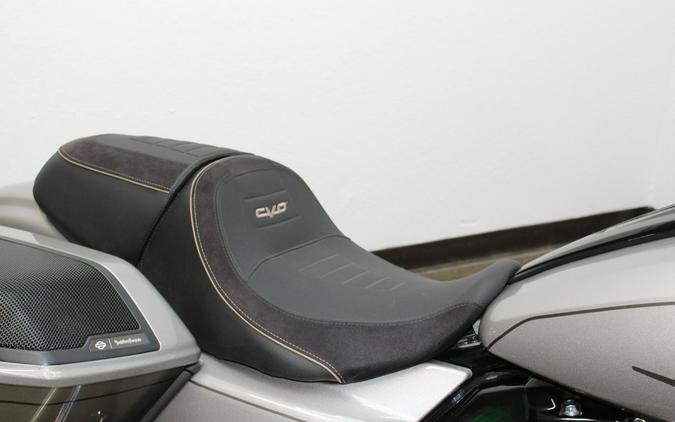 2023 Harley-Davidson® CVO™ Road Glide™ DARK PLATINUM