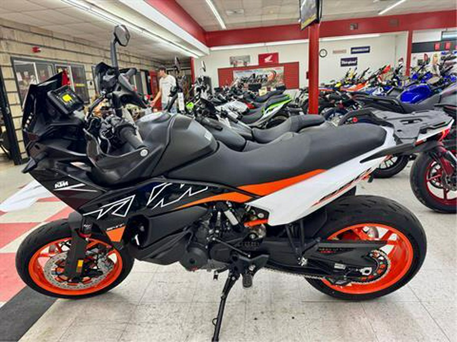 2024 KTM 890 SMT