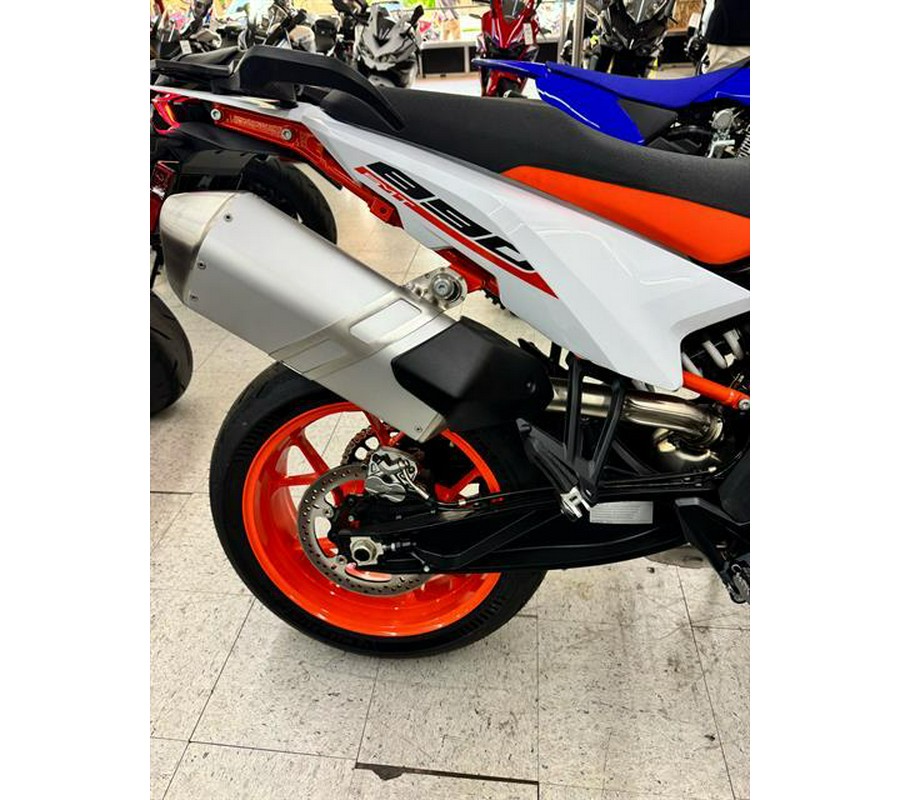 2024 KTM 890 SMT