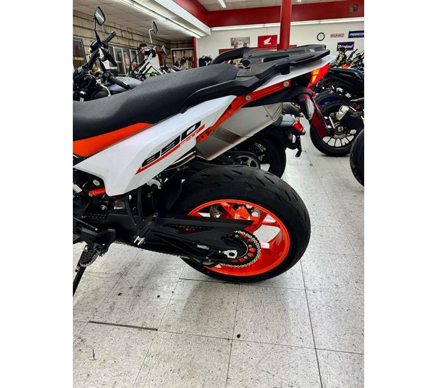 2024 KTM 890 SMT