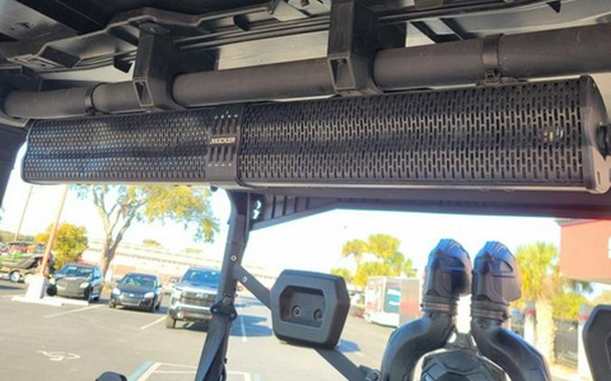 2024 Can-Am Defender MAX DPS HD10