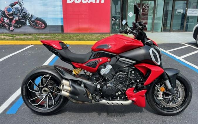 2023 Ducati Diavel V4 Ducati Red