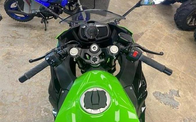 2023 Kawasaki Ninja 400 KRT Edition