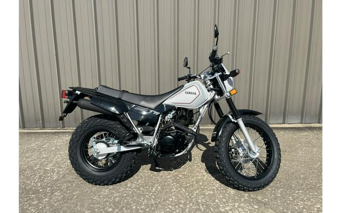 2027 TW200 GALLANT GRAY - Yamaha