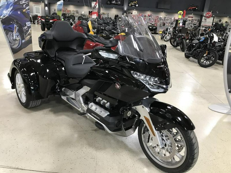 2019 Honda® Gold Wing Tour Automatic DCT Darkness Black Metallic for