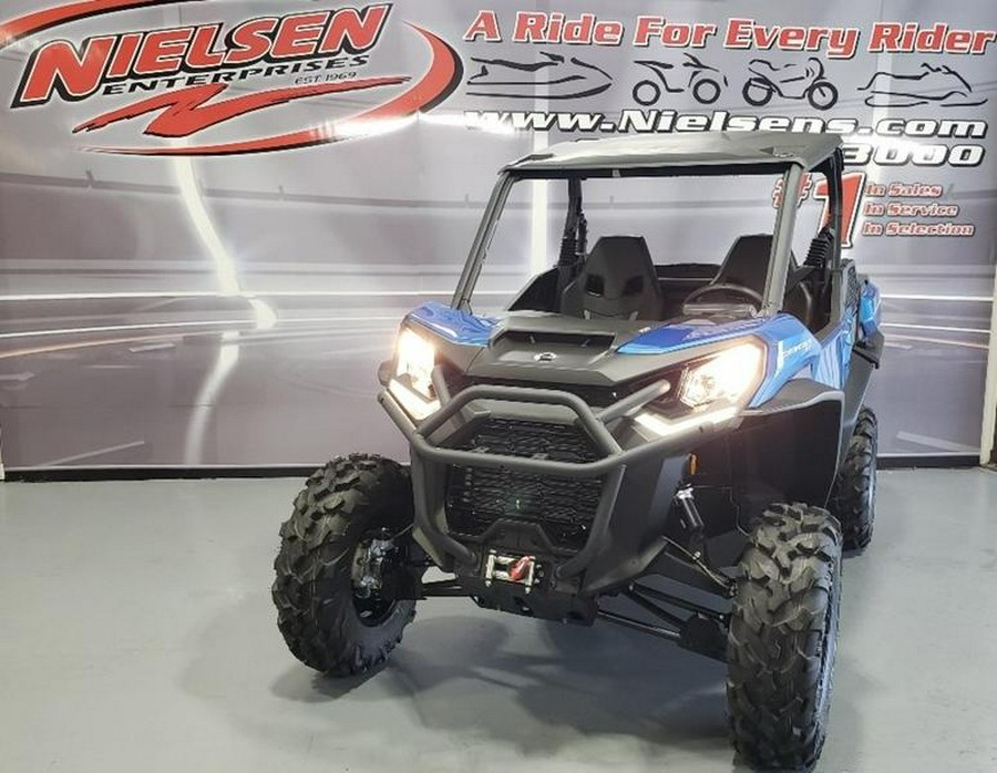 2023 Can-Am® Commander XT 700