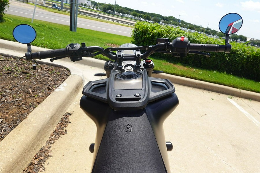 2023 Husqvarna Svartpilen 401