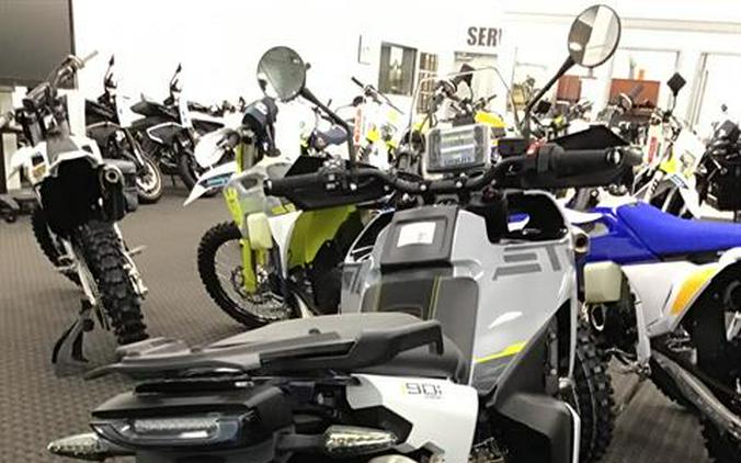 2025 Husqvarna Norden 901 Expedition