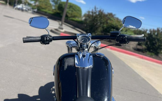 2015 Harley-Davidson® FXSB Breakout® Vivid Black 037655