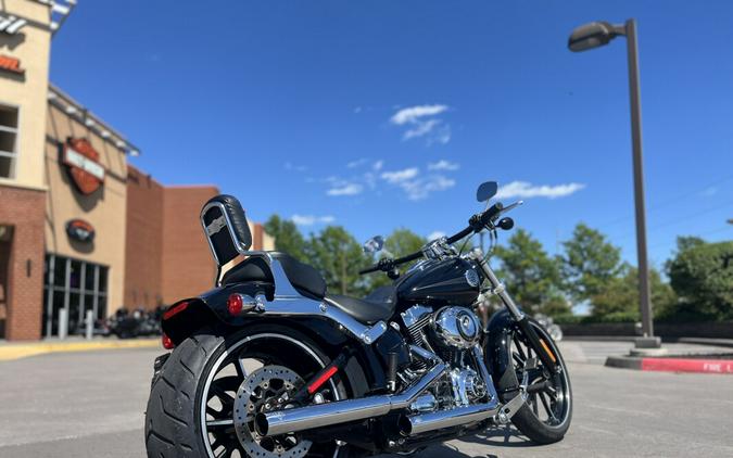 2015 Harley-Davidson® FXSB Breakout® Vivid Black 037655