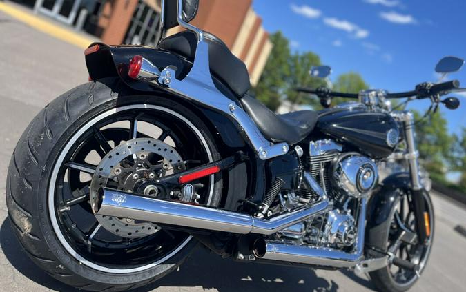 2015 Harley-Davidson® FXSB Breakout® Vivid Black 037655