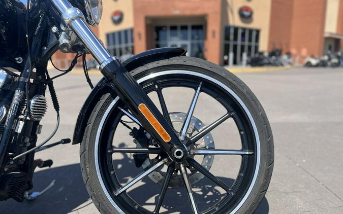 2015 Harley-Davidson® FXSB Breakout® Vivid Black 037655