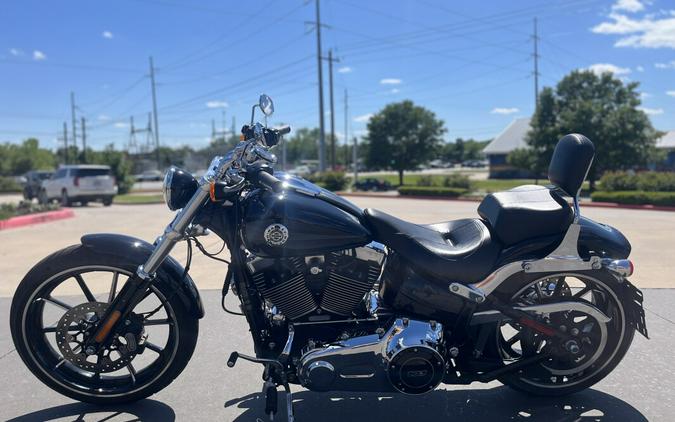 2015 Harley-Davidson® FXSB Breakout® Vivid Black 037655