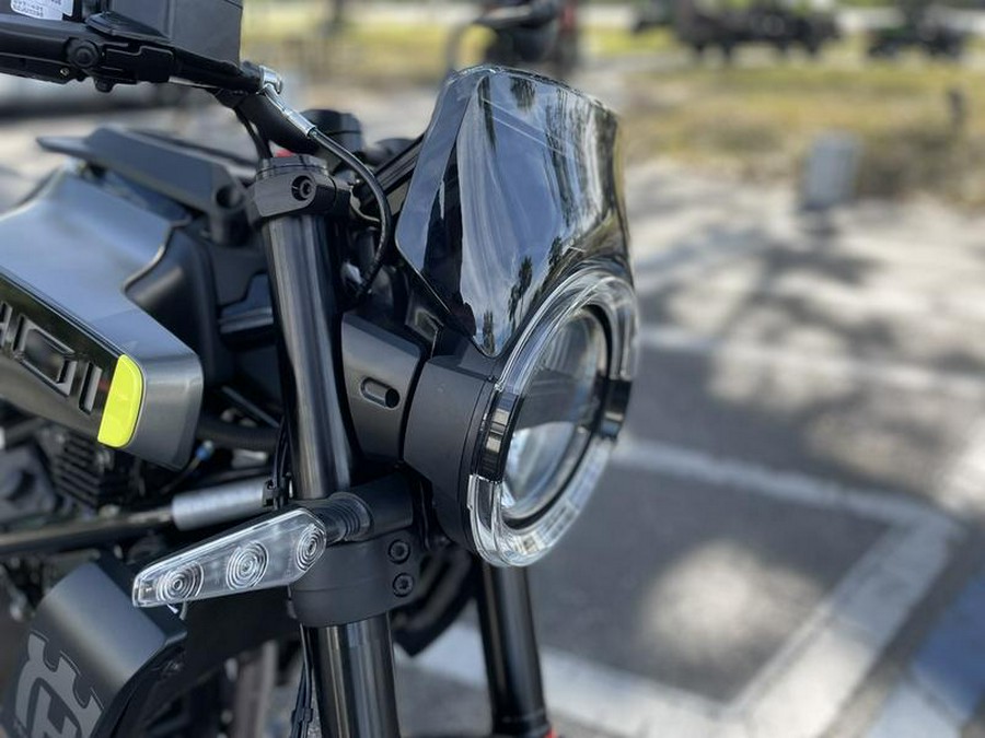 2024 Husqvarna® Svartpilen 401