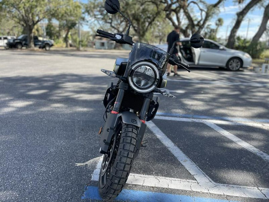 2024 Husqvarna® Svartpilen 401