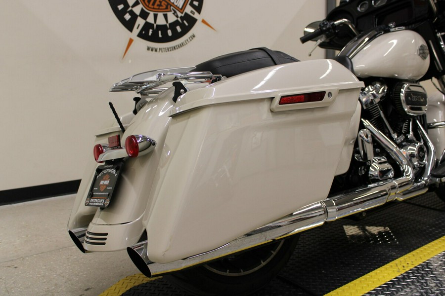 2022 FLHXS Street Glide® Special - In White Sand Pearl