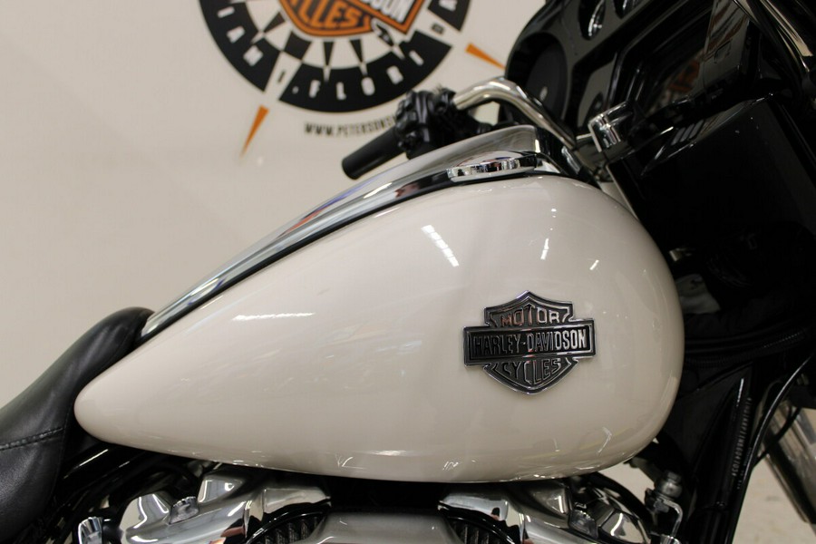 2022 FLHXS Street Glide® Special - In White Sand Pearl