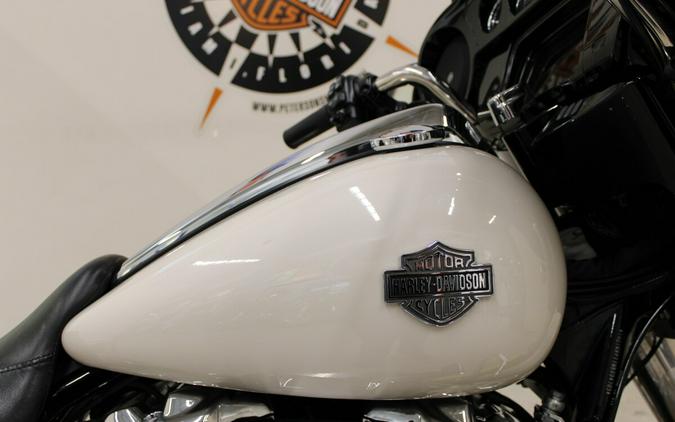 2022 FLHXS Street Glide® Special - In White Sand Pearl