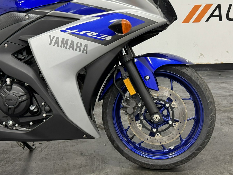 2015 YAMAHA YZF-R3
