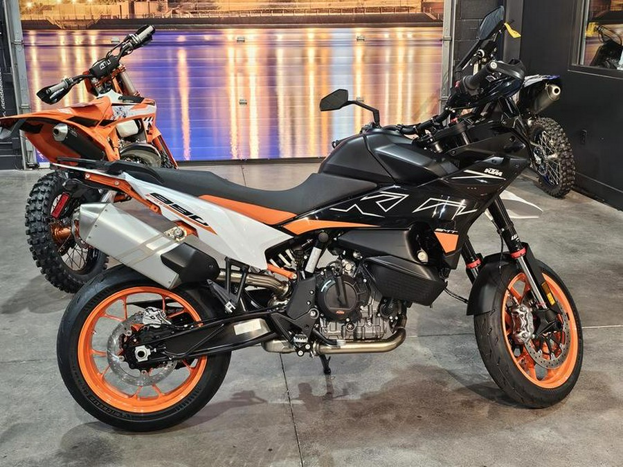 2024 KTM 890 SMT