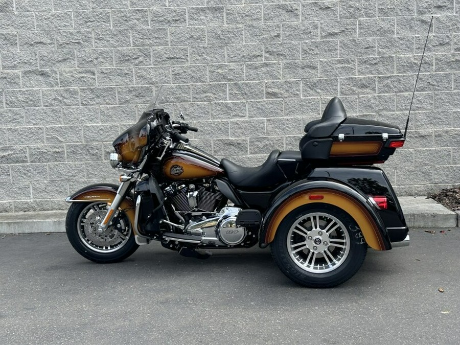 Harley-Davidson Tri Glide Ultra 2024 FLHTCUTG 84451913 TOBACCO FADE W/ PINST