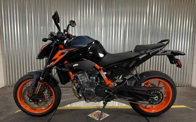 2023 KTM 890 Duke R