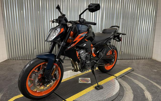 2023 KTM 890 Duke R