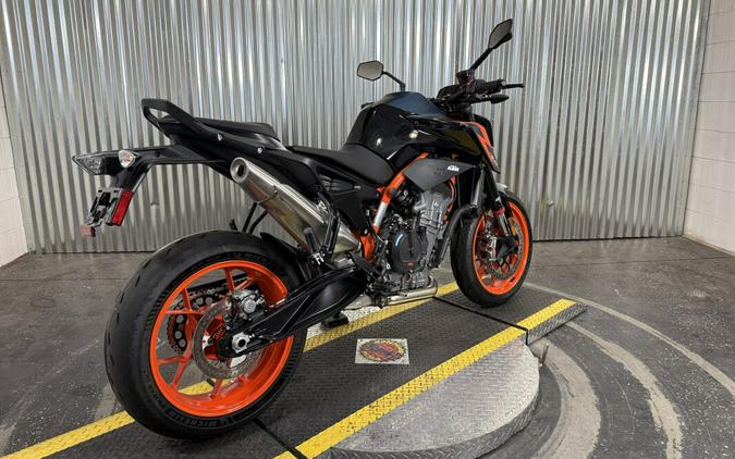 2023 KTM 890 Duke R
