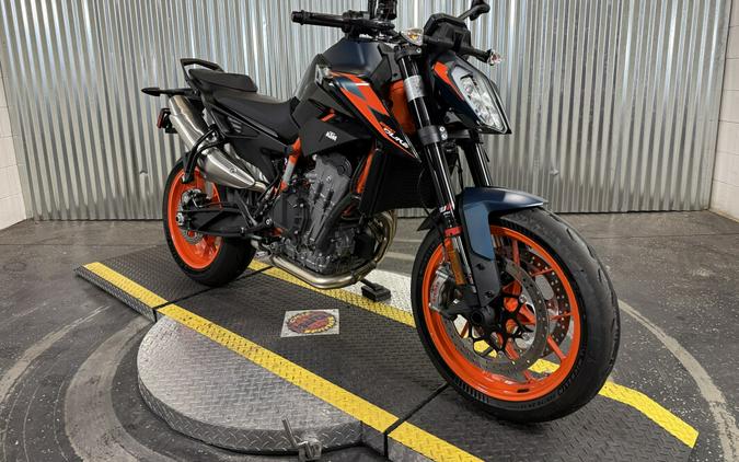 2023 KTM 890 Duke R