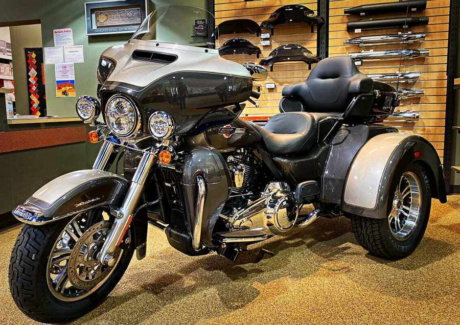 2023 HarleyDavidson Tri Glide Ultra Gray Haze/Silver Fortune for sale