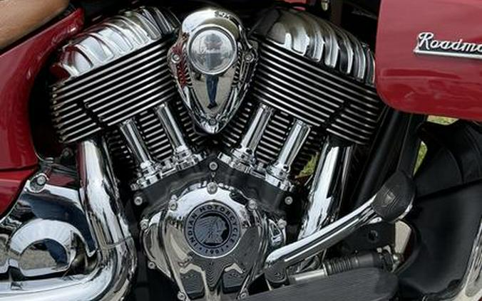 2016 Indian Motorcycle® Roadmaster® Indian Motorcycle Red and Ivory Cream