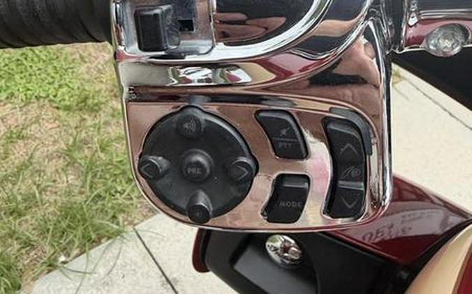 2016 Indian Motorcycle® Roadmaster® Indian Motorcycle Red and Ivory Cream