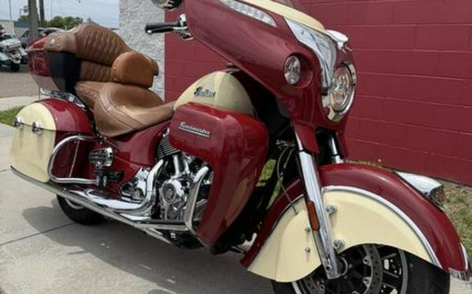 2016 Indian Motorcycle® Roadmaster® Indian Motorcycle Red and Ivory Cream