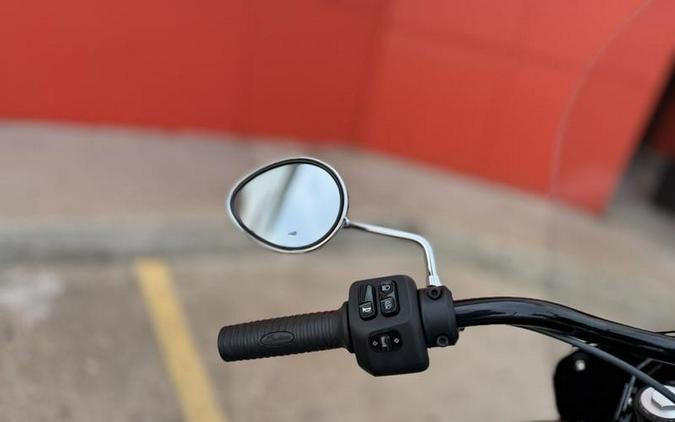 2022 Indian Motorcycle® Super Chief® Black Metallic