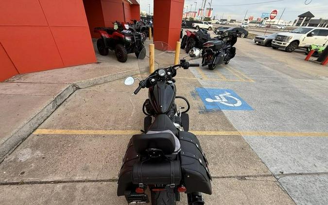 2022 Indian Motorcycle® Super Chief® Black Metallic