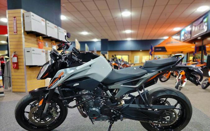 2023 KTM Duke 790