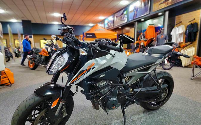 2023 KTM Duke 790
