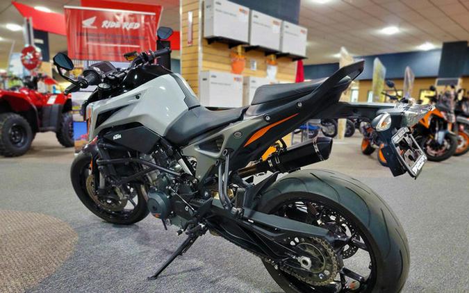 2023 KTM Duke 790