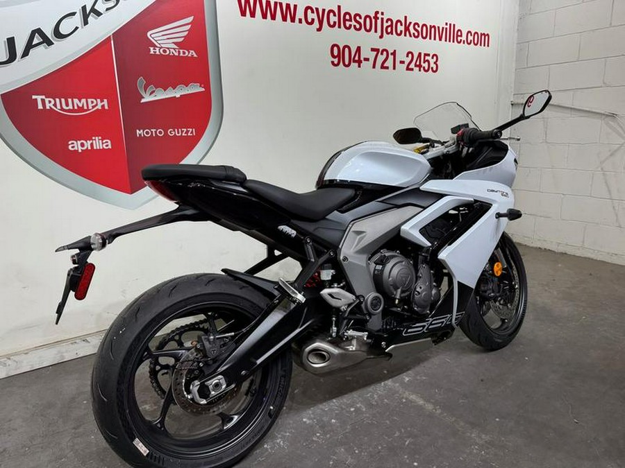 2025 Triumph Daytona 660 Snowdonia White/Sapphire Black