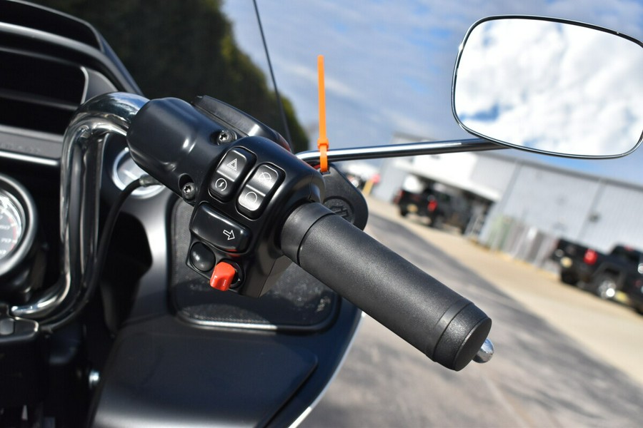 2025 HD Police Road Glide BIRCH WHITE