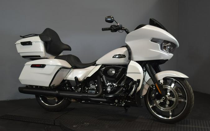 2025 Harley-Davidson Road Glide White Onyx Pearl - Black Finish