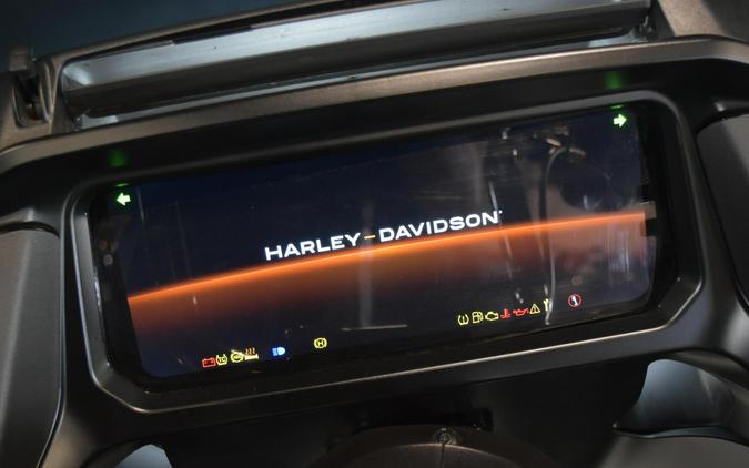 2025 Harley-Davidson Road Glide White Onyx Pearl - Black Finish